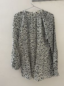 Chic Leopard Print Blouse