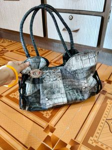 Stylish Crocodile Print Handbag