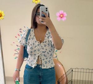 Cute Floral Print Tie-Up Top