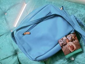 🛍️Caprese Floral Crossbody Bag 🛍️NEVER USED