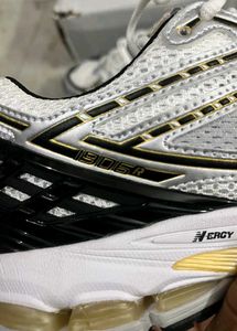 NEW BALANCE 1906R WHITE METALLIC GOLD UK 7.5(41.5)