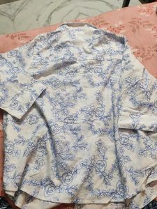 Chic Floral Print Button-Up Shirt