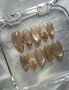 Elegant Press-On Nails with Floral Design