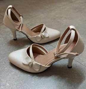 Elegant Off White Bow Heels
