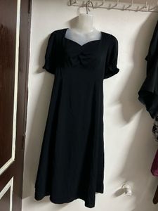 Elegant Black Short-Sleeve Midi Dress