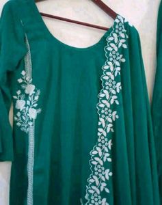 Elegant Green pakistani  Embroidered Kurta Set