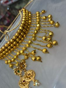 Exquisite Gold Necklace with Intricate Beads