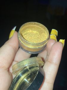 Highly Pigmented Golden Shimmer Eyeshadow