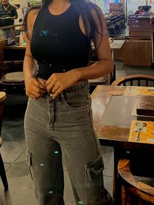combo : denim Cargo  + Zara black top