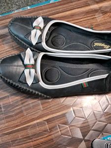 Elegant Black Ballerina Flats with Bow