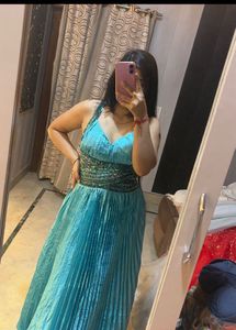 Beautiful Teal Embellished Gown🦋🎀❤️
