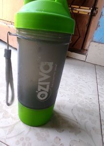 Oziva Shaker