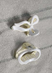 Cream Bow &amp; Claw Hair Clips Set