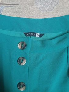 Green Buttoned High-Waisted Shorts