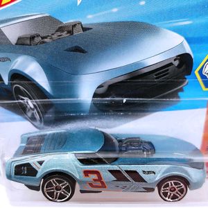 Hot Wheels Slide-Burn Racing Car .