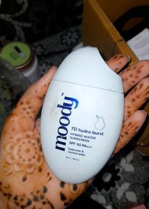 Moody Sunscreen 15ml Left
