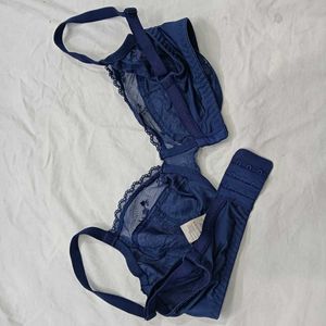 Elegant Navy Lace Underwired Bra