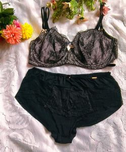 Victoria's Secret Lace detail lingerie set 👍
