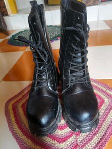 Black boots 👢