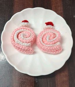 Cake roll crochet keychain🍥