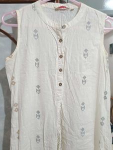 White Sleeveless Printed Kurta🤍🤍🤍