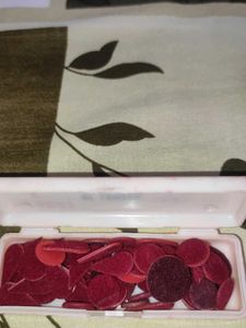 Red Marun Tikkas (bindi)