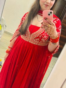 In video color of the dress has been changed