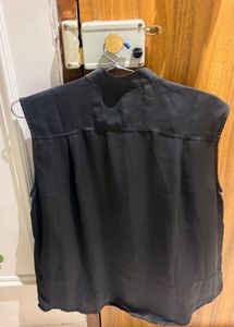 H&amp;M Sleek Black Sleeveless Button-Up Top