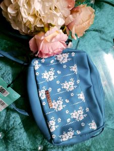 🛍️Caprese Floral Crossbody Bag 🛍️NEVER USED