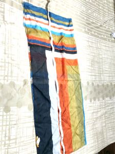 A SET IF 2 SCARVES IN MULTI COLOURS