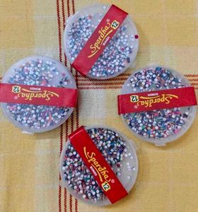 Petals Professional Bindi Set