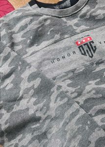 Stylish Camo Print Sweatshirt
