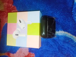 Offer Price 🫴 1 Week Old Airpods Pro , Black Colo