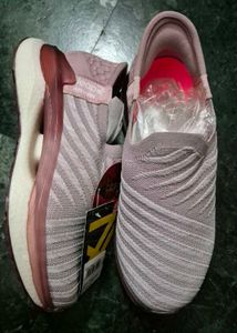 Brand New Women Sport Shoes In Size 7