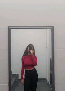 Chic Red Long Sleeve Crop Top