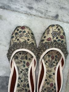 Embroidered ghunghroo Juttis Flats