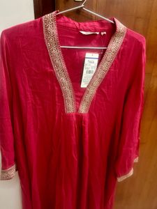 Elegant mind blowing Pink Embroidered Kurta
