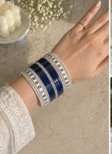 Chic Blue &amp; White Bangle Set