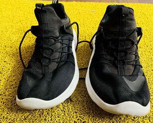 Nike Men's Black Darwin Sneakers(Original FYI)