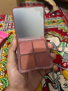 Huda Beauty Blush Filter Palette Strawberry latte