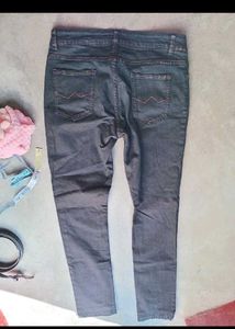 Turquoise Top &amp; Black Jeans with Red Bord