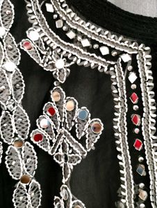 CHIKANKARI Exquisite Black Embroidered Kurta
