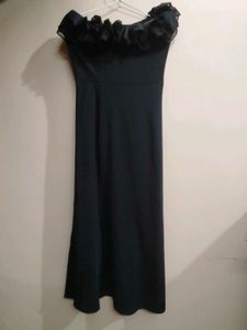 Elegant Off-Shoulder Black Maxi Dress