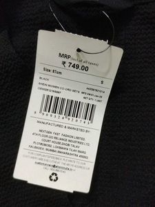 SHEIN Black Button Front Cropped Vest Top