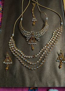 Haar Set With Earrings And Maang Tika