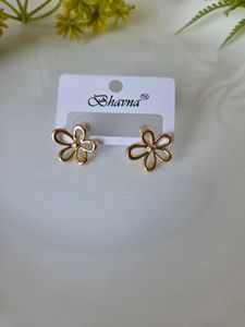 Cute Gold Flower Stud Earrings