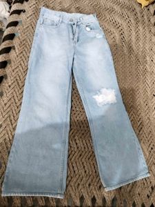 Stylish wordrobe Light Wash Ripped flared Leg Jean