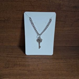 🗝 | Chic Silver Key Pendant Necklace