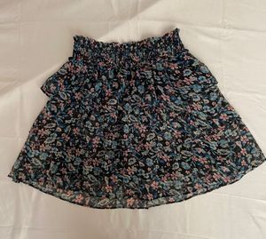 H&amp;M Floral Mini Skirt 🌸