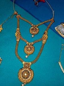 Exquisite Gold Tone Jewelry Set